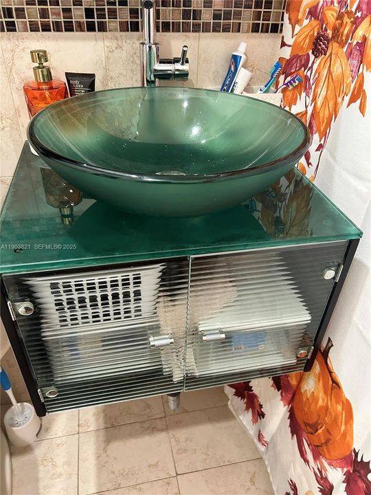 For Sale: $679,000 (3 beds, 2 baths, 1304 Square Feet)