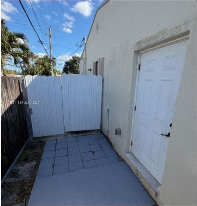 For Sale: $679,000 (3 beds, 2 baths, 1304 Square Feet)