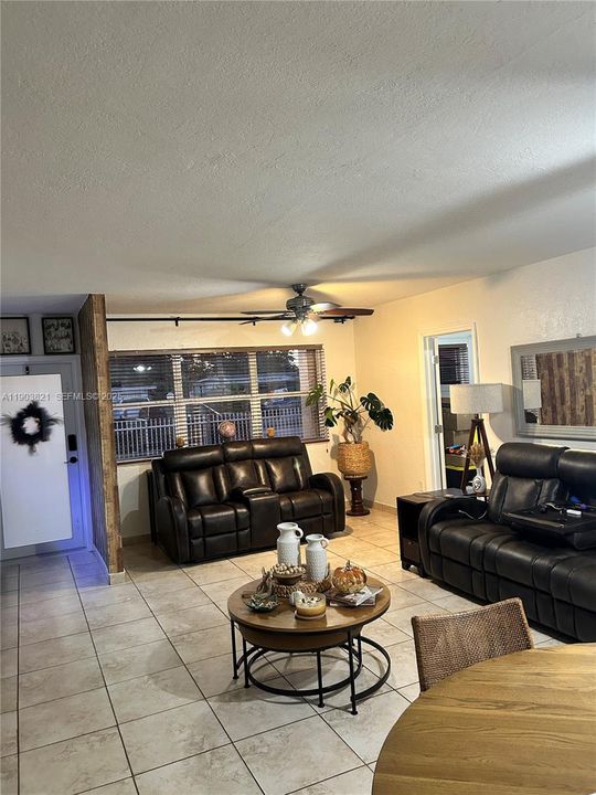 For Sale: $679,000 (3 beds, 2 baths, 1304 Square Feet)