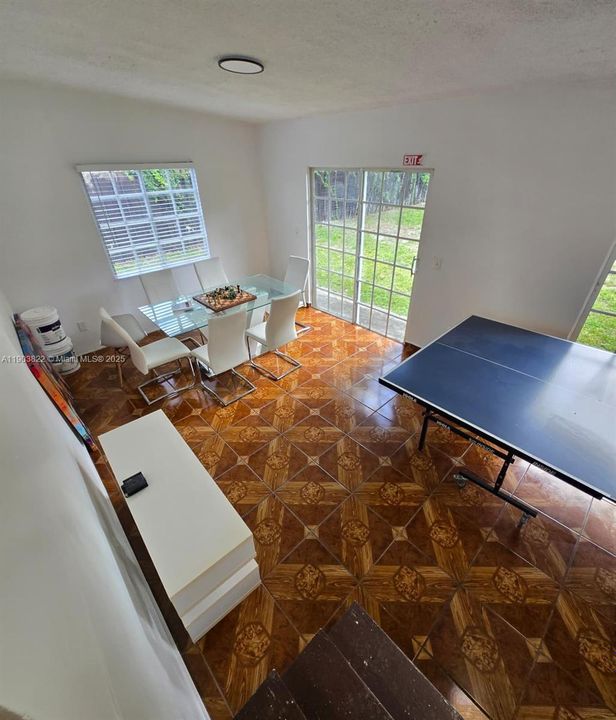 For Rent: $3,000 (2 beds, 1 baths, 1430 Square Feet)