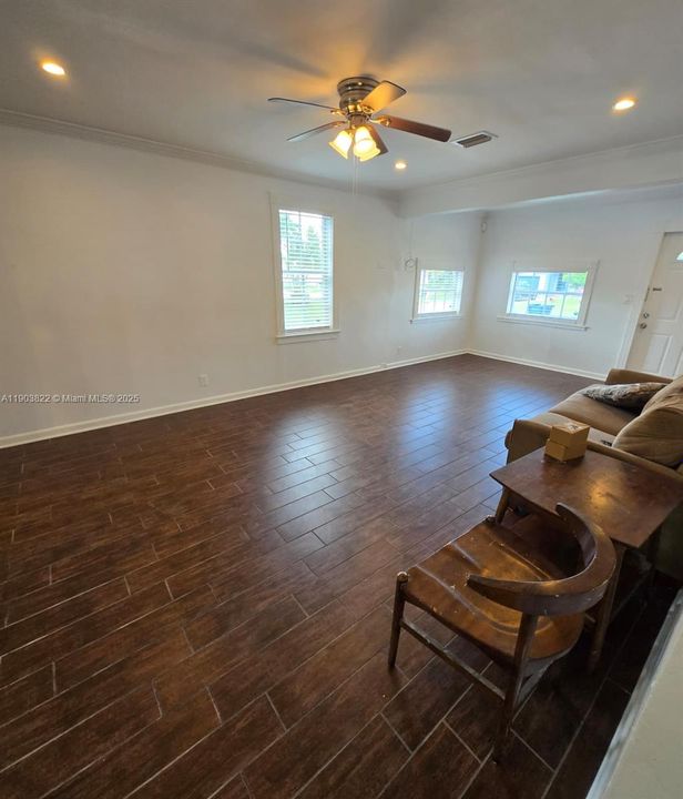 For Rent: $3,000 (2 beds, 1 baths, 1430 Square Feet)