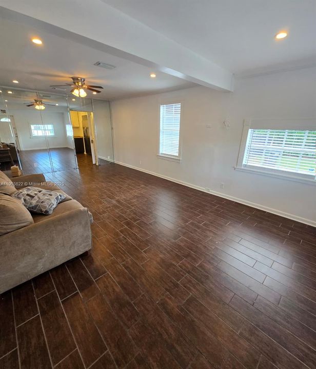 For Rent: $3,000 (2 beds, 1 baths, 1430 Square Feet)