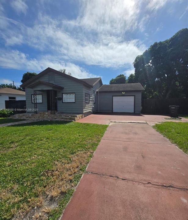 For Rent: $3,000 (2 beds, 1 baths, 1430 Square Feet)