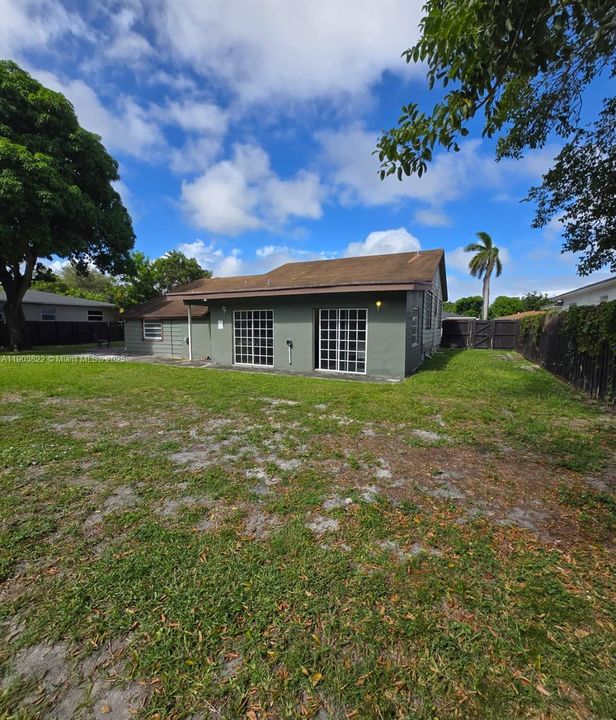 For Rent: $3,000 (2 beds, 1 baths, 1430 Square Feet)