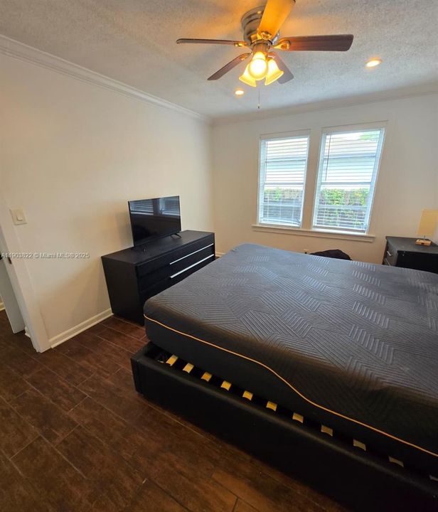 For Rent: $3,000 (2 beds, 1 baths, 1430 Square Feet)