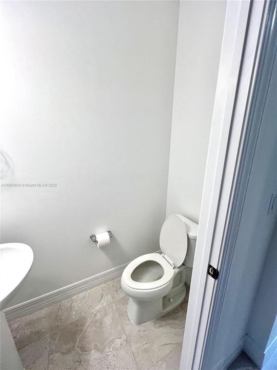 Под контрактом: $3,999 (3 спален, 2 ванн, 1876 Квадратных фут)