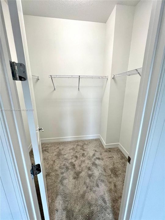 Под контрактом: $3,999 (3 спален, 2 ванн, 1876 Квадратных фут)