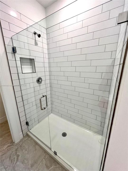 Под контрактом: $3,999 (3 спален, 2 ванн, 1876 Квадратных фут)