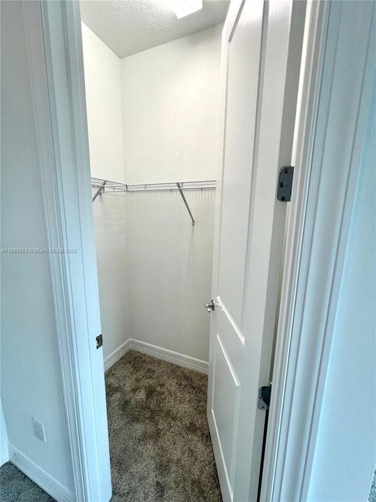 Под контрактом: $3,999 (3 спален, 2 ванн, 1876 Квадратных фут)