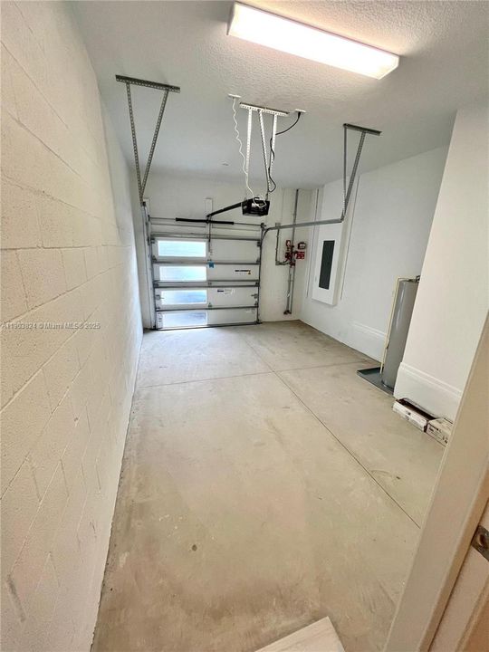 Под контрактом: $3,999 (3 спален, 2 ванн, 1876 Квадратных фут)