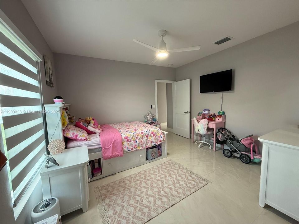 В аренду: $4,500 (5 спален, 3 ванн, 0 Квадратных фут)