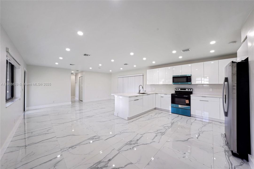 For Rent: $3,350 (3 beds, 2 baths, 1963 Square Feet)