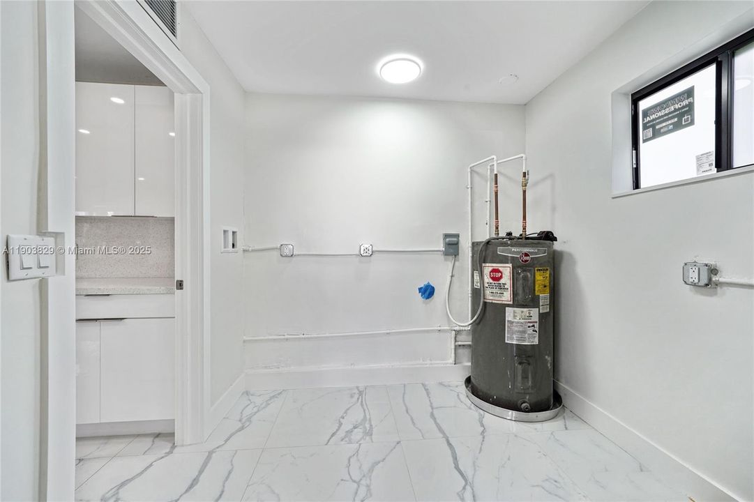 For Rent: $3,350 (3 beds, 2 baths, 1963 Square Feet)