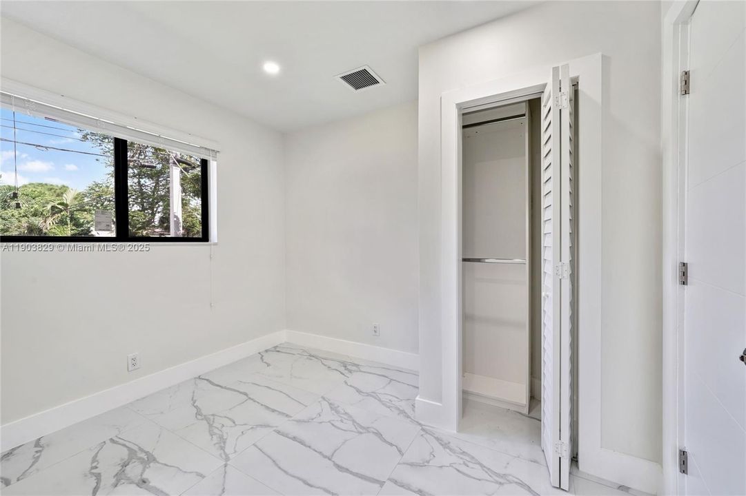 For Rent: $3,350 (3 beds, 2 baths, 1963 Square Feet)