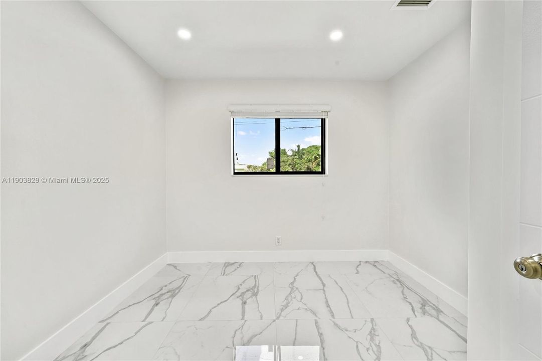 For Rent: $3,350 (3 beds, 2 baths, 1963 Square Feet)