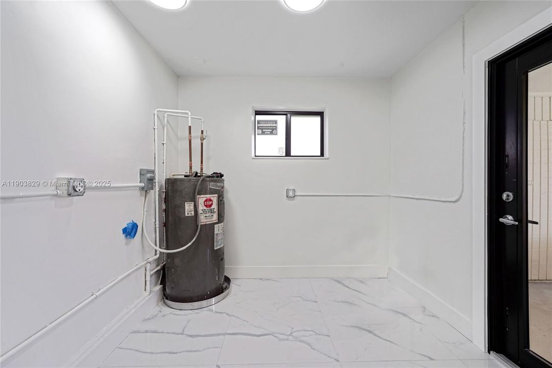 For Rent: $3,350 (3 beds, 2 baths, 1963 Square Feet)