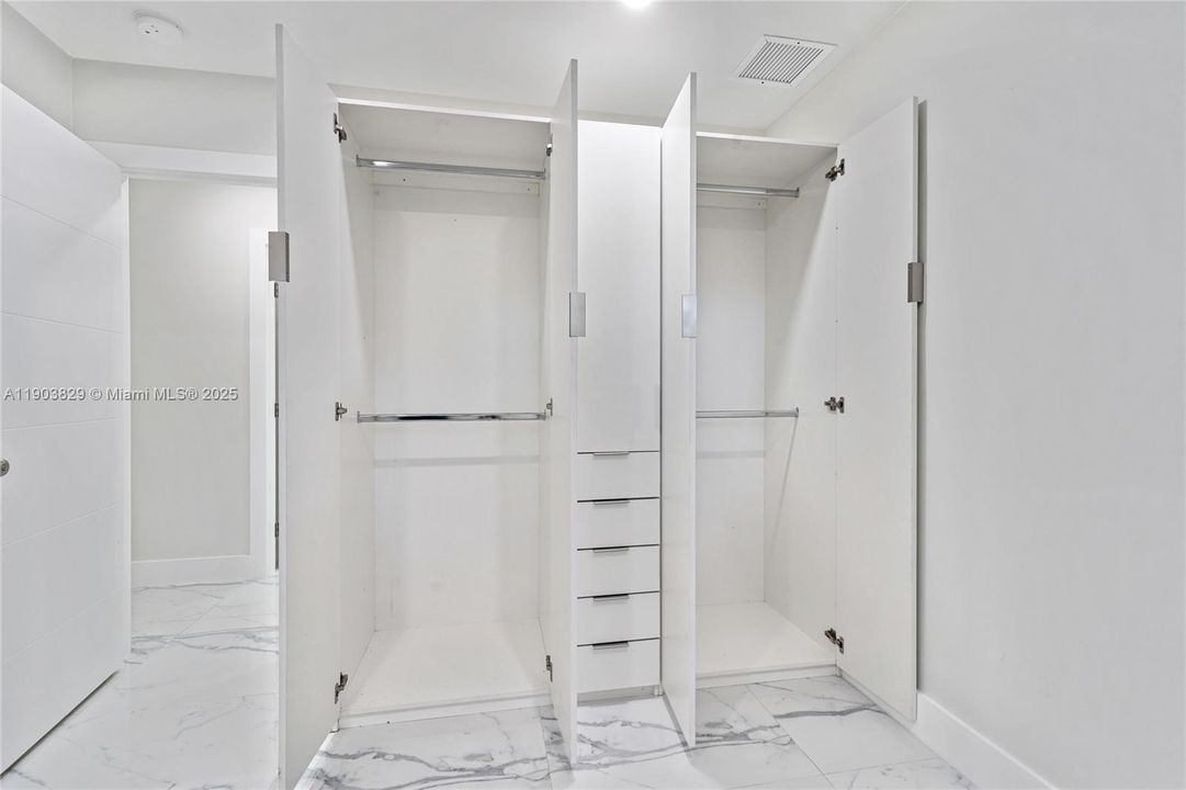 For Rent: $3,350 (3 beds, 2 baths, 1963 Square Feet)