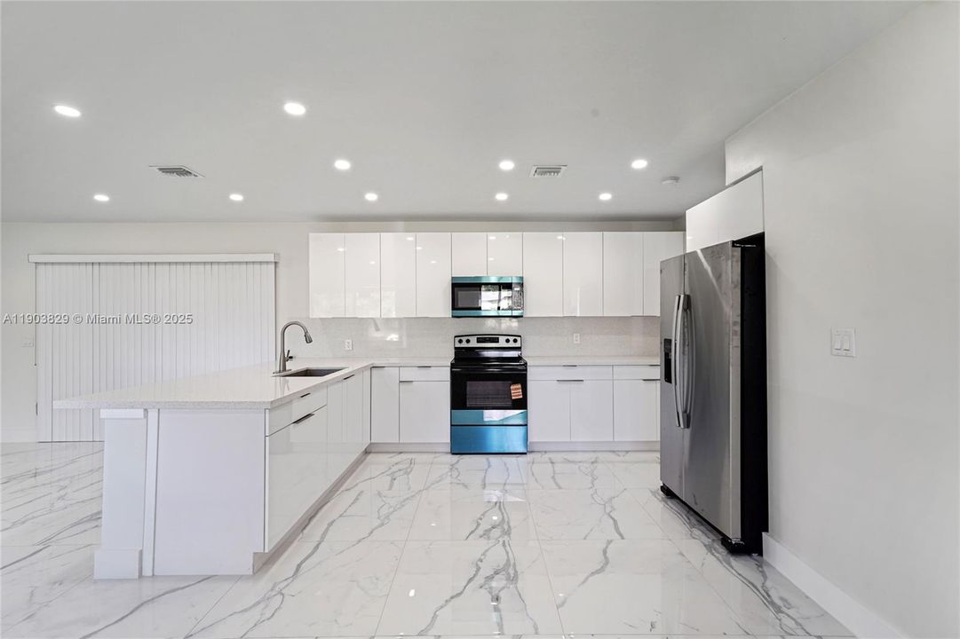 For Rent: $3,350 (3 beds, 2 baths, 1963 Square Feet)