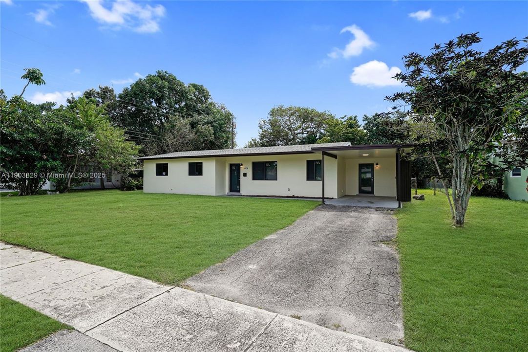 For Rent: $3,350 (3 beds, 2 baths, 1963 Square Feet)