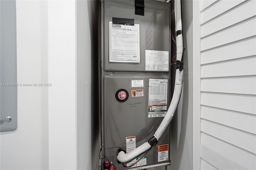 For Rent: $3,350 (3 beds, 2 baths, 1963 Square Feet)