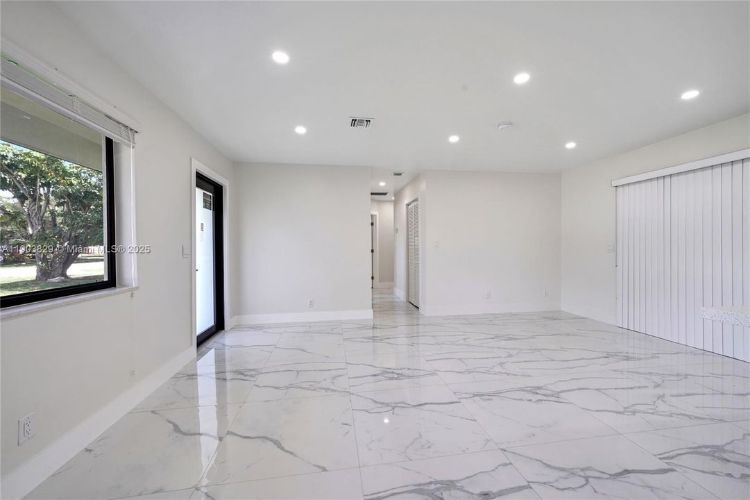 For Rent: $3,350 (3 beds, 2 baths, 1963 Square Feet)