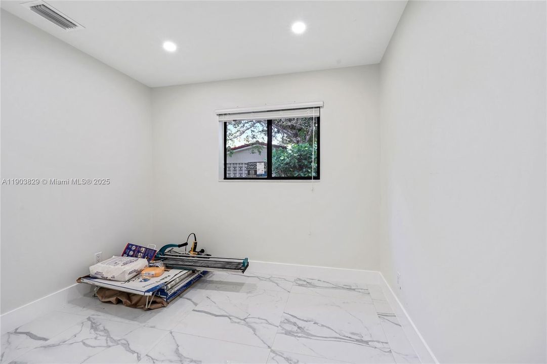 For Rent: $3,350 (3 beds, 2 baths, 1963 Square Feet)