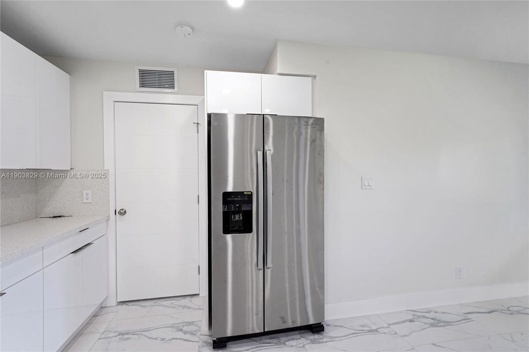 For Rent: $3,350 (3 beds, 2 baths, 1963 Square Feet)