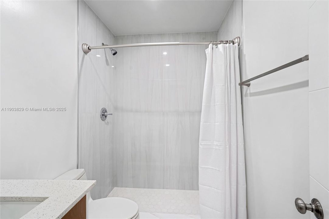 For Rent: $3,350 (3 beds, 2 baths, 1963 Square Feet)