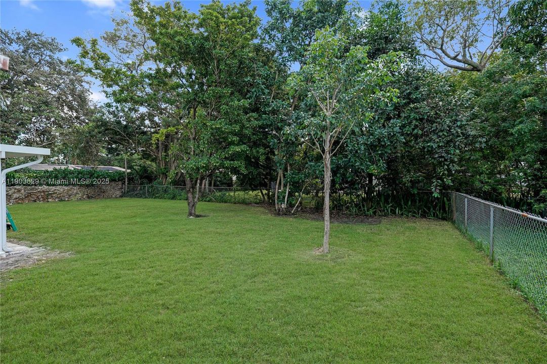 For Rent: $3,350 (3 beds, 2 baths, 1963 Square Feet)