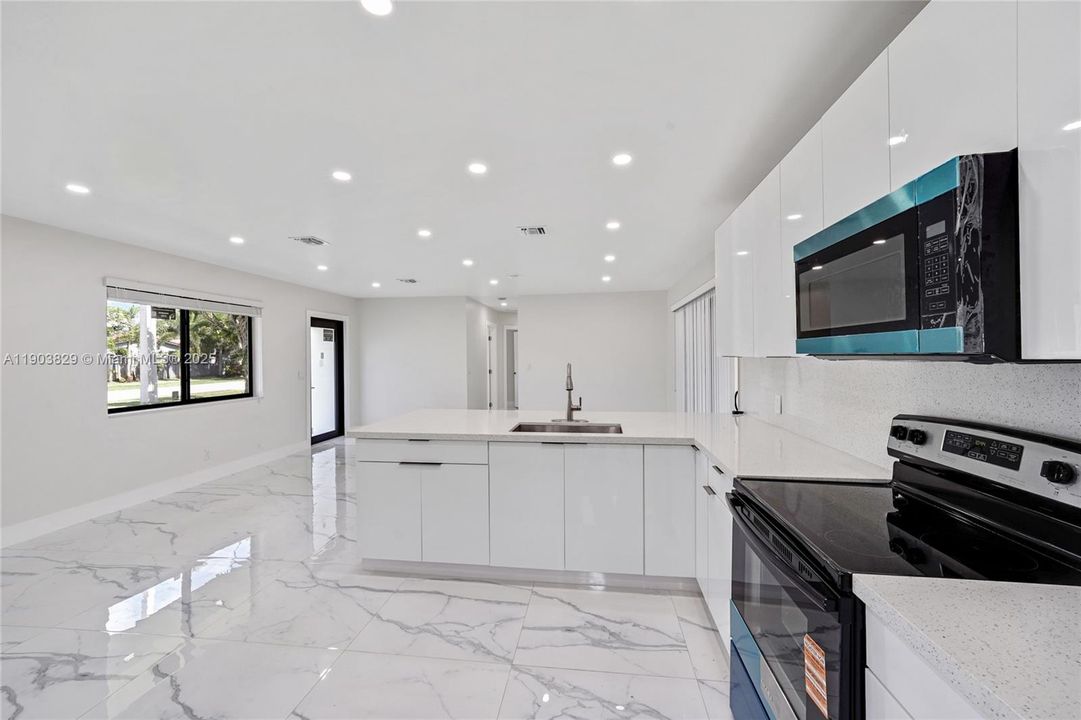 For Rent: $3,350 (3 beds, 2 baths, 1963 Square Feet)