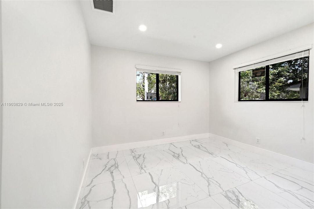 For Rent: $3,350 (3 beds, 2 baths, 1963 Square Feet)