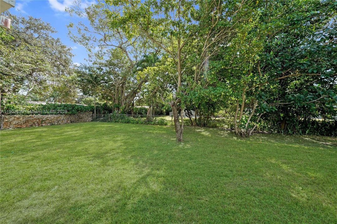 For Rent: $3,350 (3 beds, 2 baths, 1963 Square Feet)