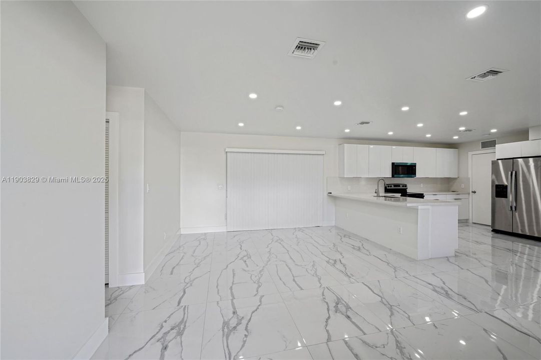 For Rent: $3,350 (3 beds, 2 baths, 1963 Square Feet)