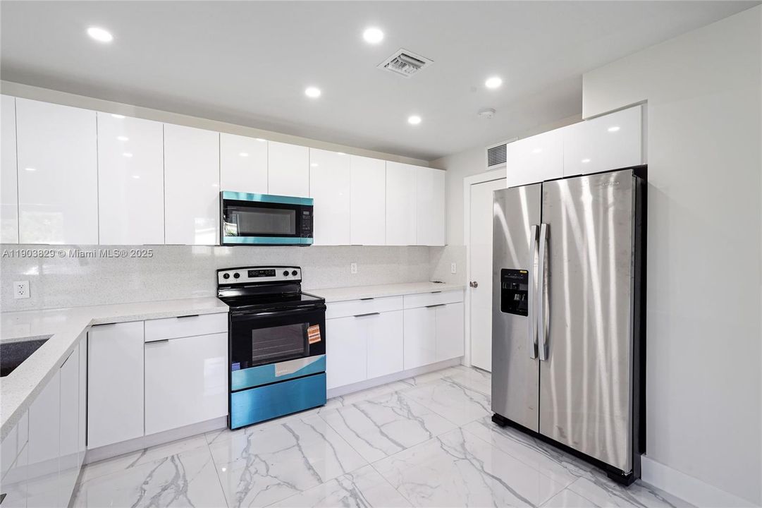 For Rent: $3,350 (3 beds, 2 baths, 1963 Square Feet)