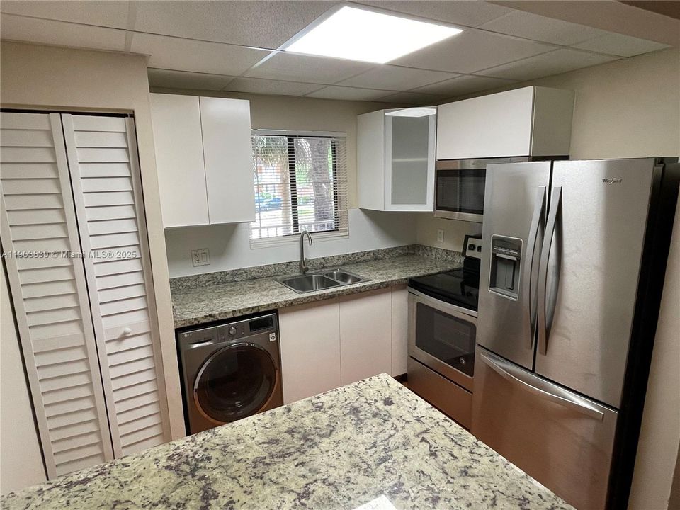 待售: $212,000 (2 贝兹, 2 浴室, 963 平方英尺)