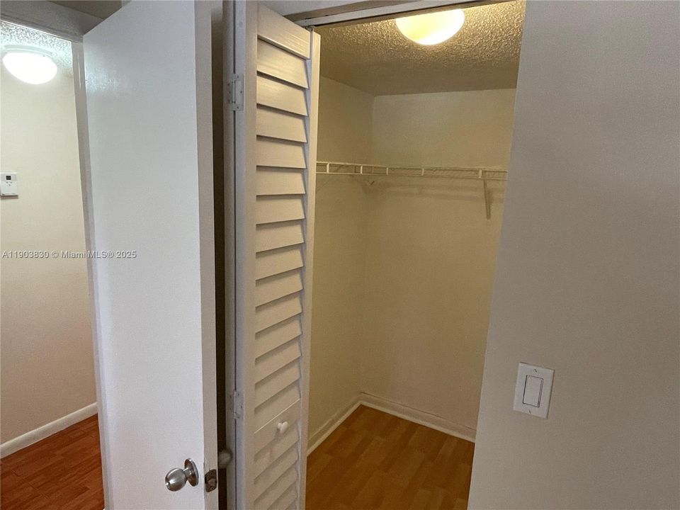 待售: $212,000 (2 贝兹, 2 浴室, 963 平方英尺)