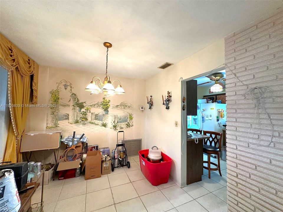 Active With Contract: $465,000 (3 beds, 2 baths, 1214 Square Feet)