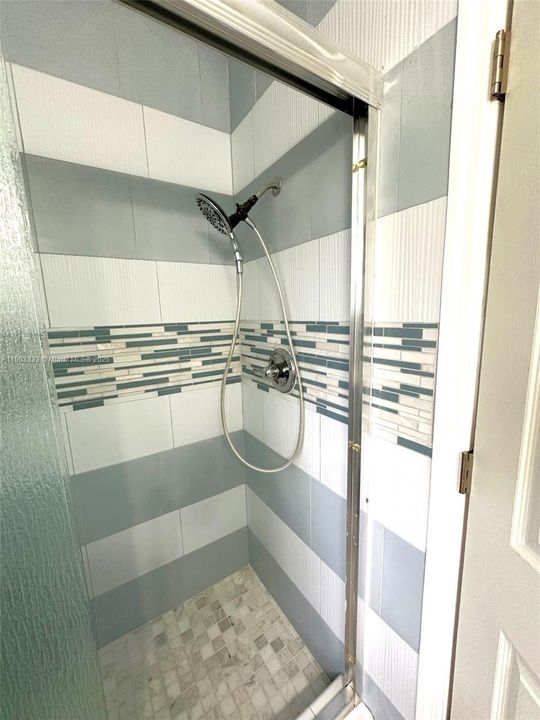 Active With Contract: $465,000 (3 beds, 2 baths, 1214 Square Feet)