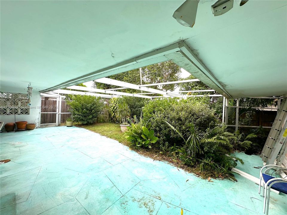 Active With Contract: $465,000 (3 beds, 2 baths, 1214 Square Feet)