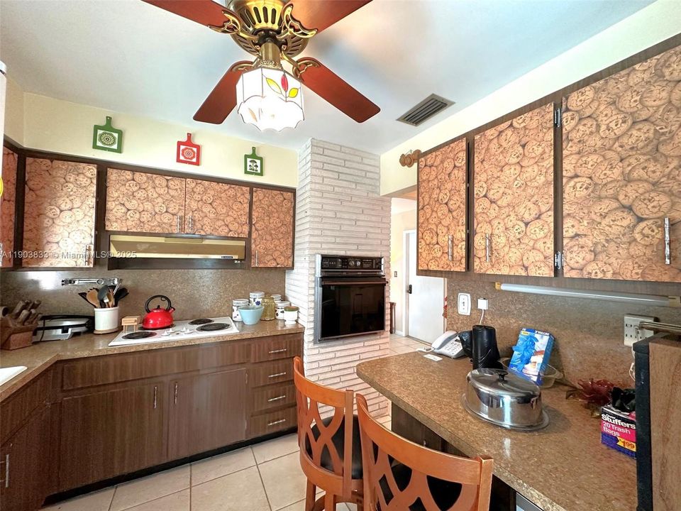 Active With Contract: $465,000 (3 beds, 2 baths, 1214 Square Feet)