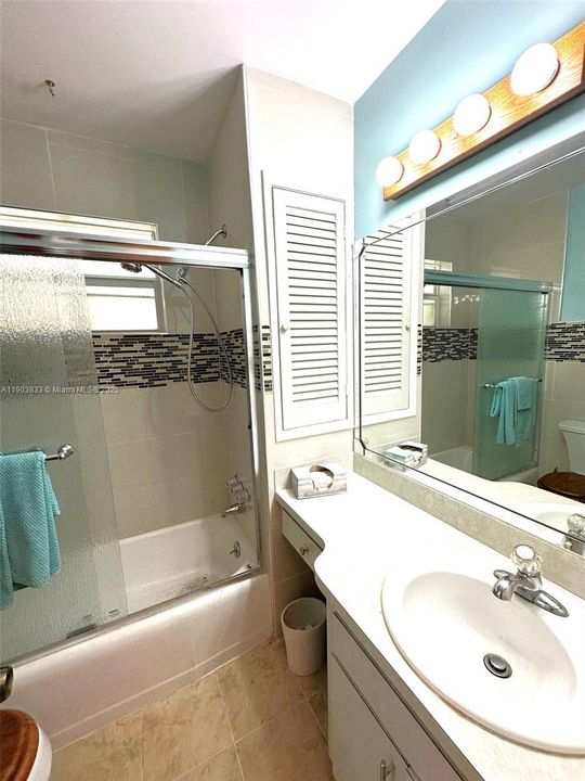 Active With Contract: $465,000 (3 beds, 2 baths, 1214 Square Feet)