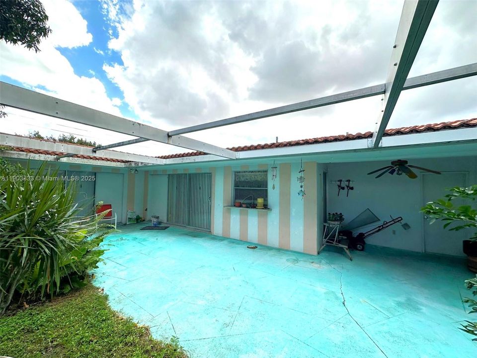 Active With Contract: $465,000 (3 beds, 2 baths, 1214 Square Feet)