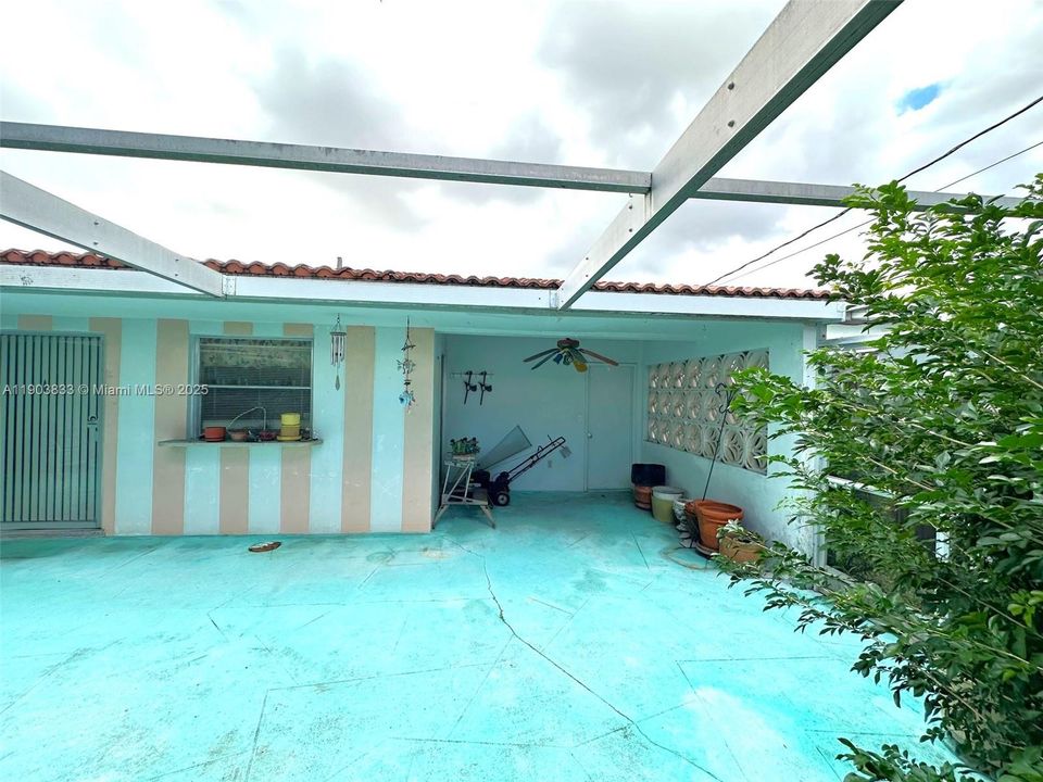 Active With Contract: $465,000 (3 beds, 2 baths, 1214 Square Feet)