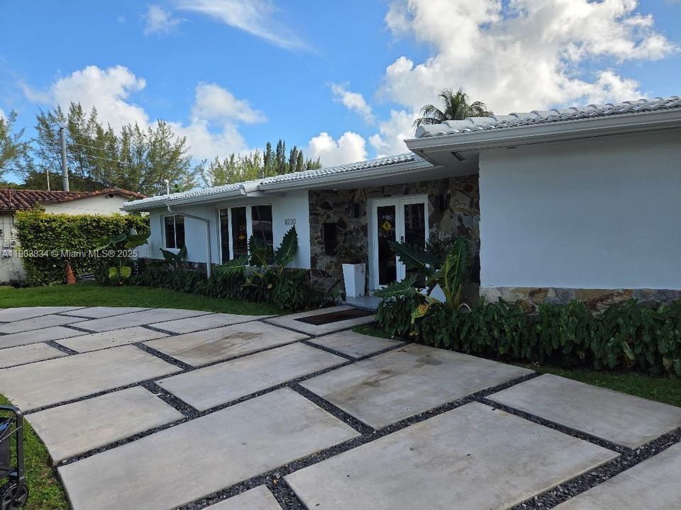 En Renta: $10,500 (5 camas, 2 baños, 1888 Pies cuadrados)