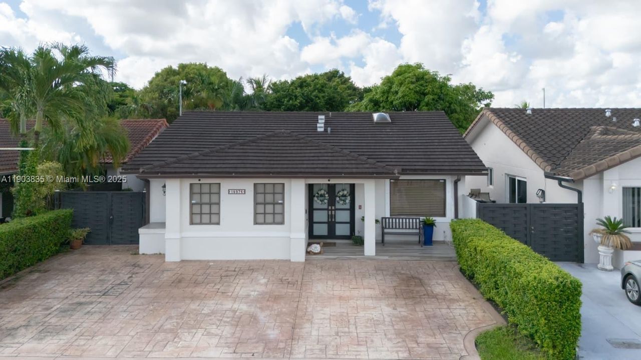 For Sale: $764,999 (4 beds, 2 baths, 1743 Square Feet)