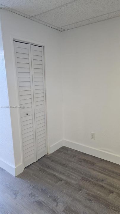 合同活跃: $1,375 (0 贝兹, 1 浴室, 8769 平方英尺)