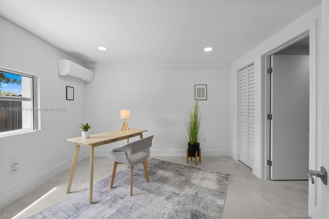 出租: $5,800 (5 贝兹, 3 浴室, 2700 平方英尺)