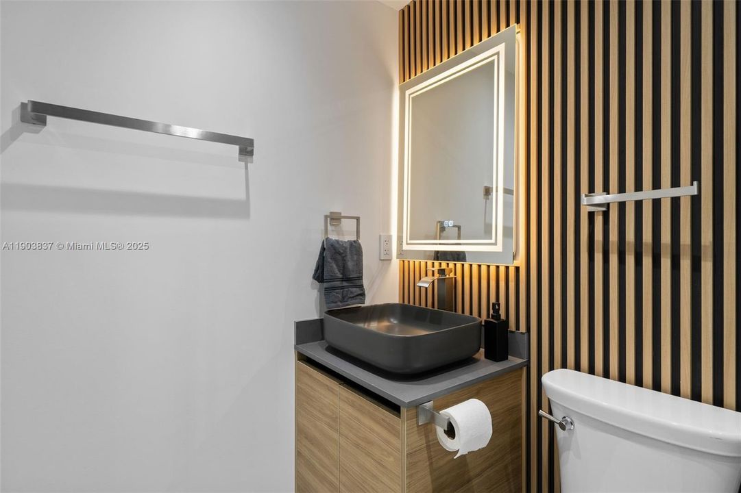 出租: $5,800 (5 贝兹, 3 浴室, 2700 平方英尺)