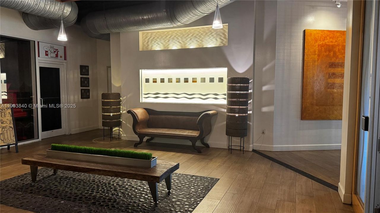 Active With Contract: $2,775 (2 beds, 2 baths, 1010 Square Feet)