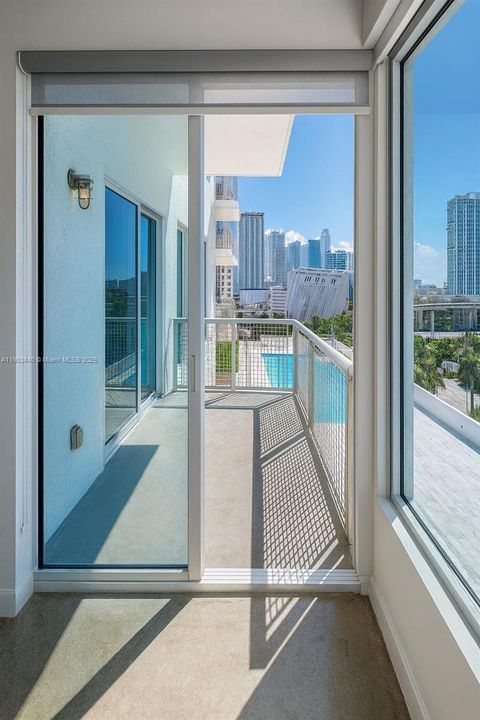 Active With Contract: $2,775 (2 beds, 2 baths, 1010 Square Feet)